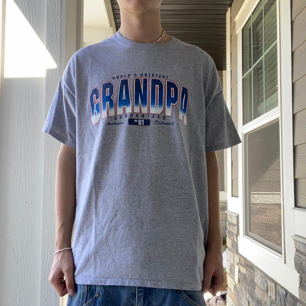 Gildan Men's Grey T-shirt